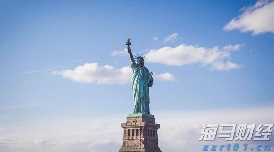 湛江钢铁零碳项目两大核心设备成功吊装就位
